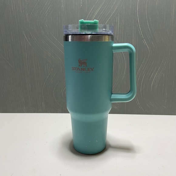 Stanley Quencher H2.0  FlowState Stainless Steel Vacuum Insulated Tumbler - Picture 2 of 6